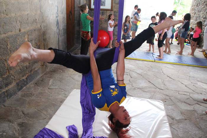 Umeak trapezisten modura ibili dira Larraulen 17 1438441179550