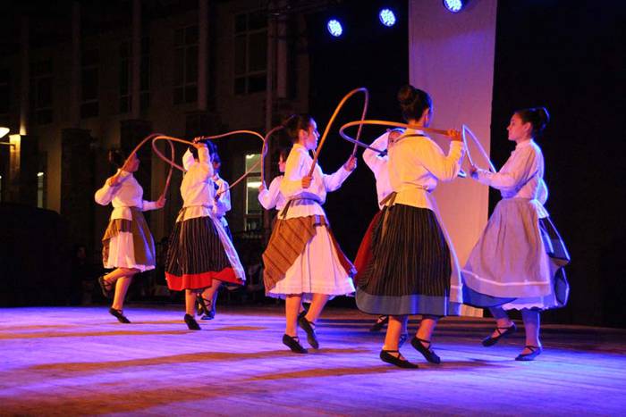 Alurr dantza taldea Berastegin 19 1439284125679