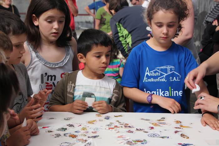 Batzuen ajea besteen jolasa, Abaltzisketan 8 1434811498539