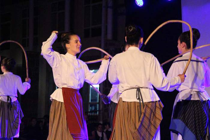 Alurr dantza taldea Berastegin 23 1439284126882