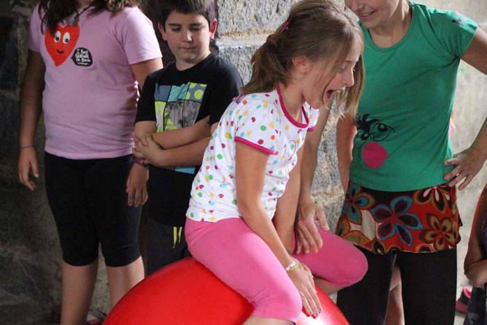 Umeak trapezisten modura ibili dira Larraulen 21 1438441180786