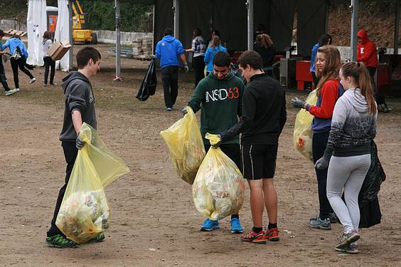 Laskorain Ikastolakoak garbiketa egiten 7 1381142686023
