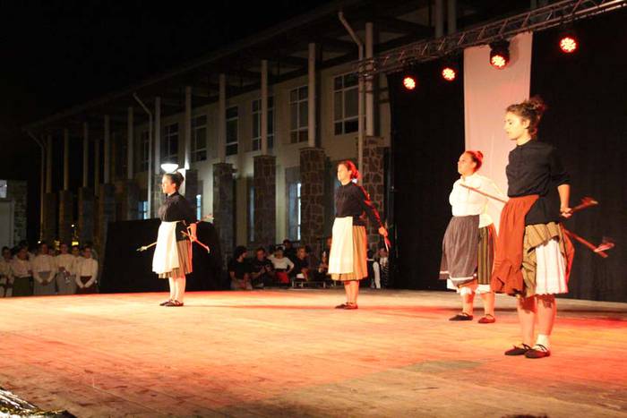 Alurr dantza taldea Berastegin 27 1439284128122