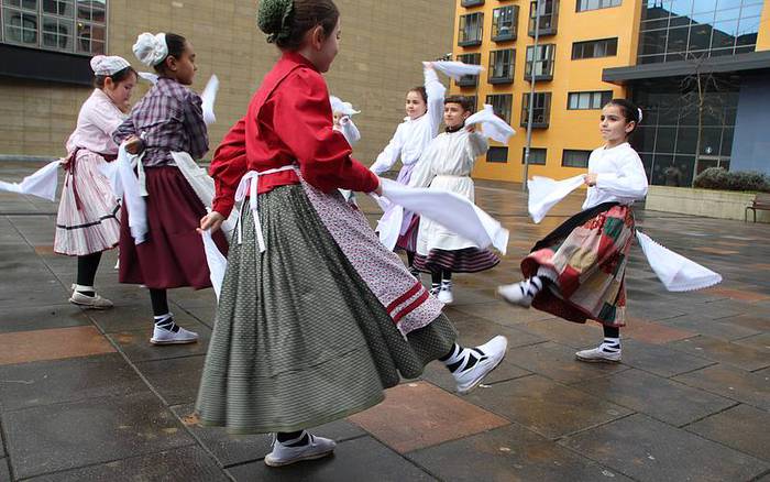 Dantzari Txiki eguna, 2015 37 1427548133138