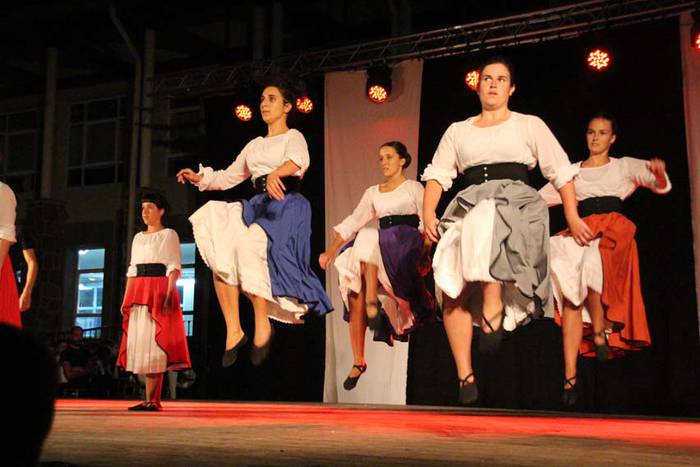 Alurr dantza taldea Berastegin 34 1439284130698