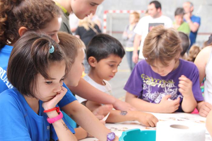 Batzuen ajea besteen jolasa, Abaltzisketan 33 1434811536438