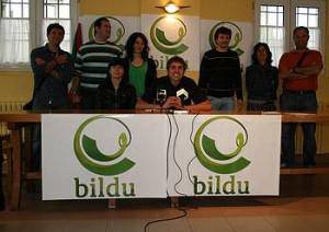 Bildu Tolosaren prentsaurrekoa, herriari eskerrak emanez