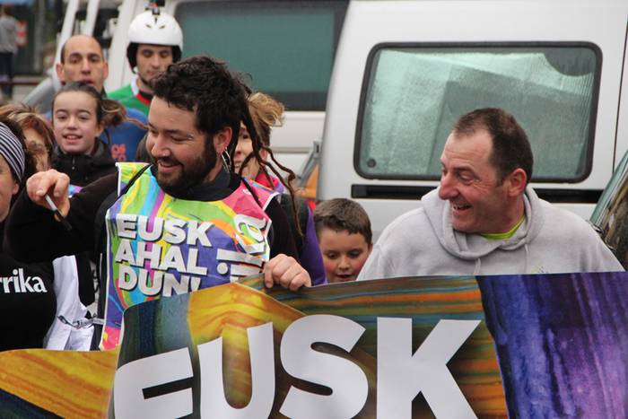 19. Korrika, furgonetatik 83 1426939589825