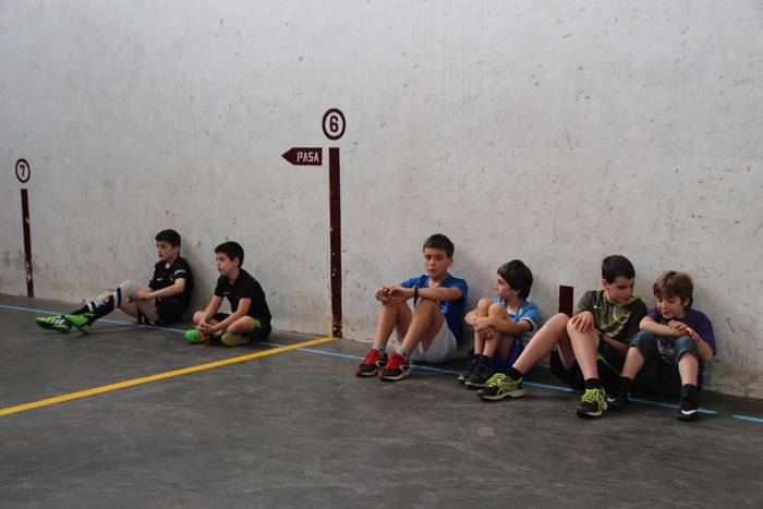 Batzuen ajea besteen jolasa, Abaltzisketan 37 1434811542318