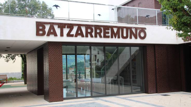 Batzarremuño eraikina inauguratu dute Altzon
