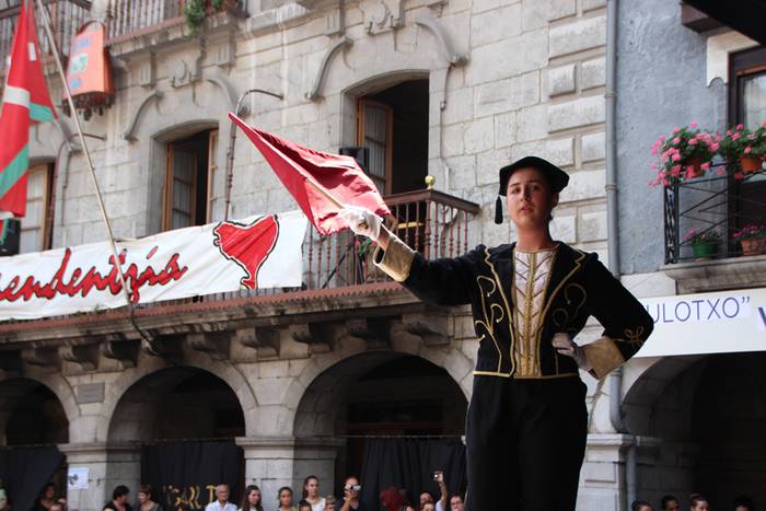 Alegiako Karmen jaiak Sutarri emanaldia 29 1437063411725