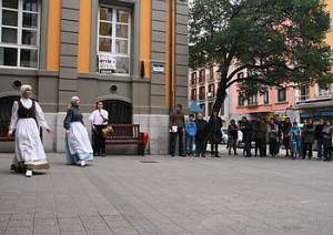 Emakumeon plaza inauguratu dute indarkeria matxistaz hildako emakumeen omenez