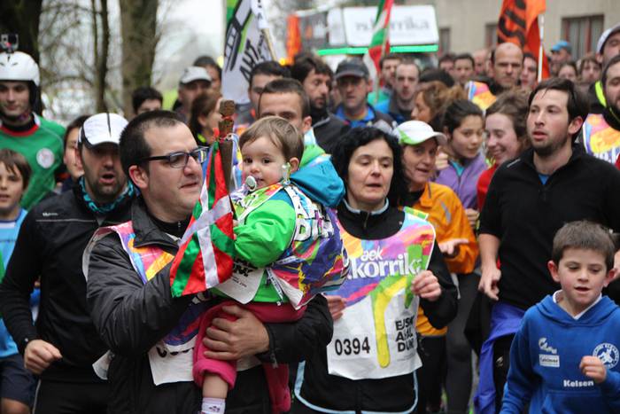 19. Korrika, furgonetatik 108 1426939618279