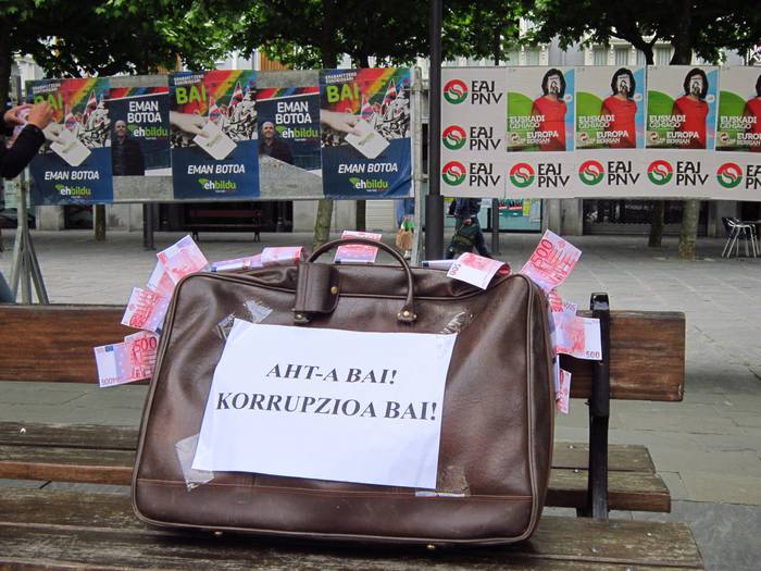 AHTa eta ustelkeria salatu ditu Mugitu! Mugimenduak