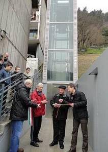 Zuloaga auzoko igogailua inauguratu dute