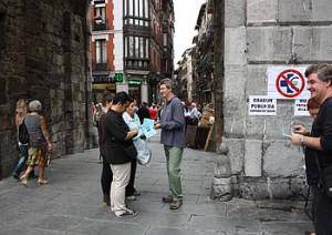 Osasun publikoaren aldeko koordinakundea herritarrei informazioa banatzen