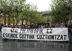 Bateraguneko epaiaren aurka elkarretaratzea egin dute Trianguloan