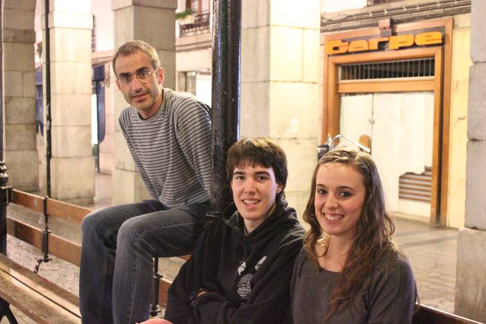 Eskuz eskuko lanaren mende laurdeneko urtemuga