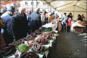 Tolosako kaleak postuz beteko dira