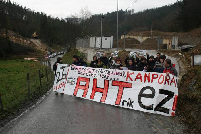 AHTren aurkako manifestazioan parte hartzeko dei egin dute