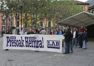 LAB sindikatuak euskal presoak Euskal Herrira ekartzeko eskatu du