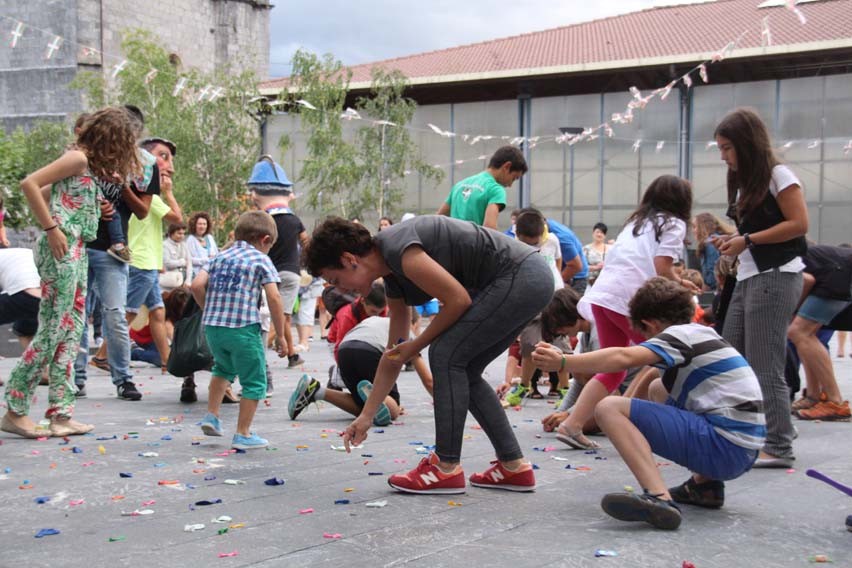Bi asteburu, festa bakarra