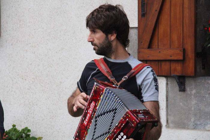 Adunako jaiak  28 1439491762558