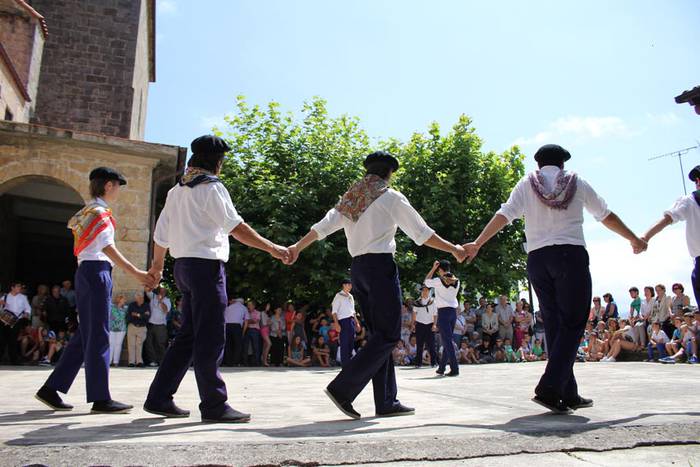 Asteasu jaiak sanpedro 2015 dantzasoka 23 1435582549344