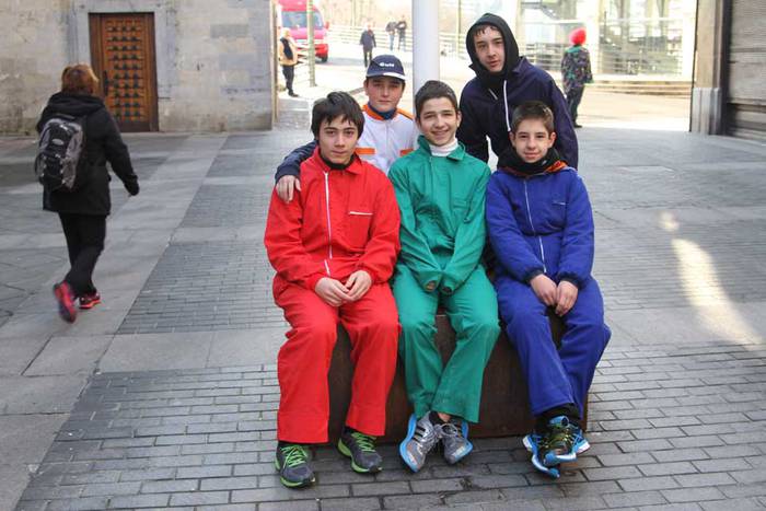 Kaleko giroa, Ostegun Gizena 2015 4 1423757918535