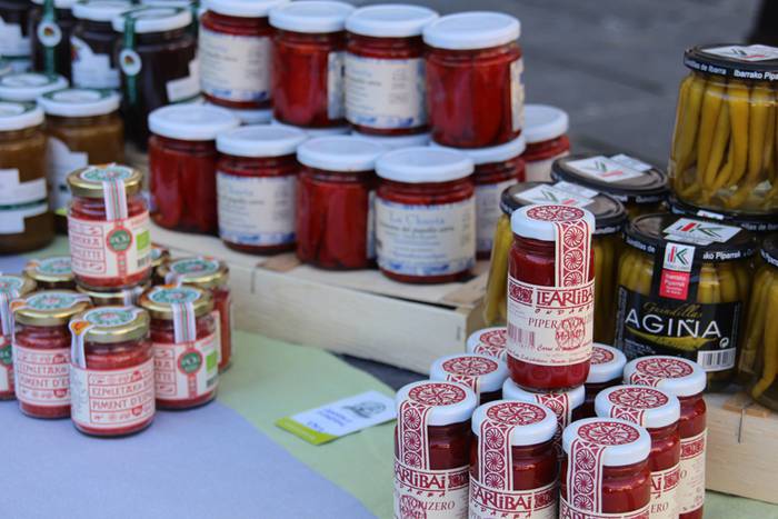 azoka solidarioa 5 1425726582789