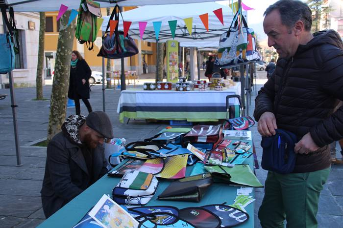 azoka solidarioa 12 1425726590721