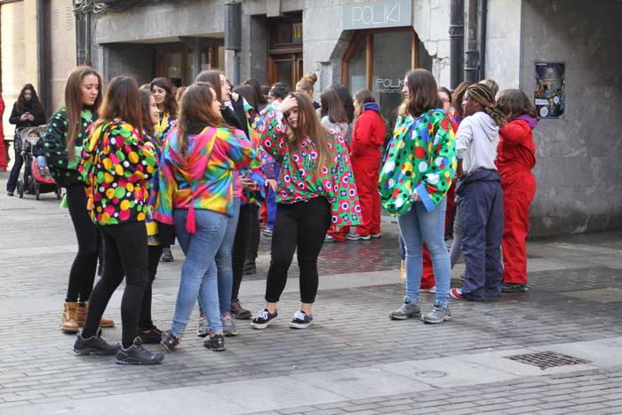 Kaleko giroa, Ostegun Gizena 2015 15 1423757932583