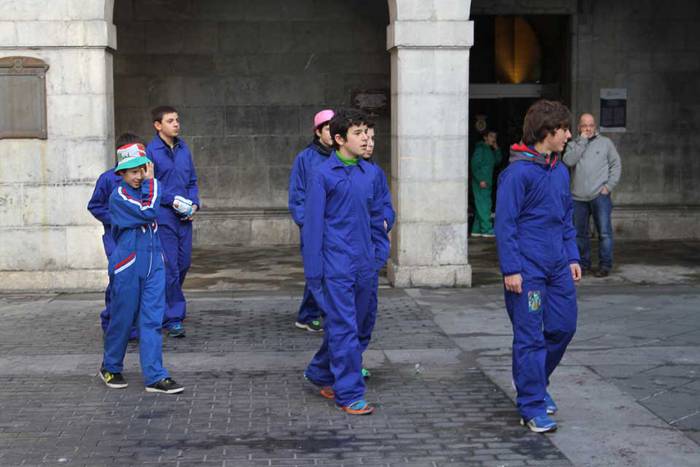 Kaleko giroa, Ostegun Gizena 2015 16 1423757933693