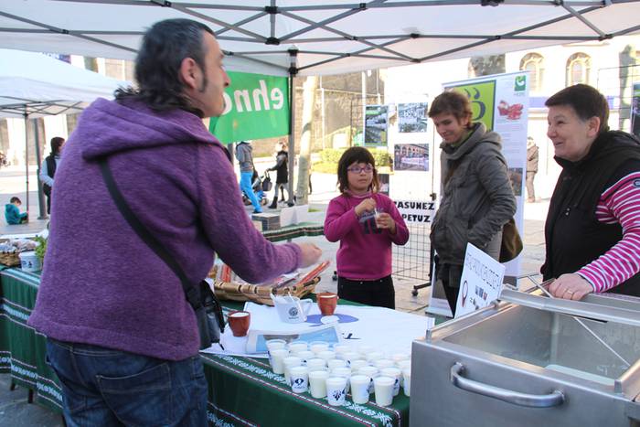 azoka solidarioa 26 1425726608678