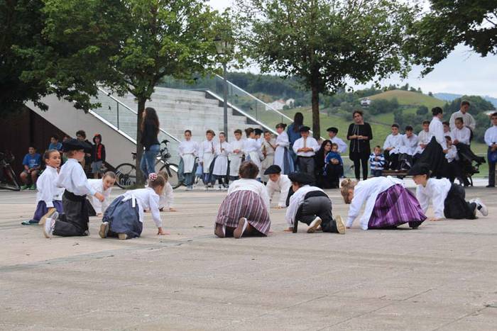 altzon haurrak dantzan 24 1438280898842