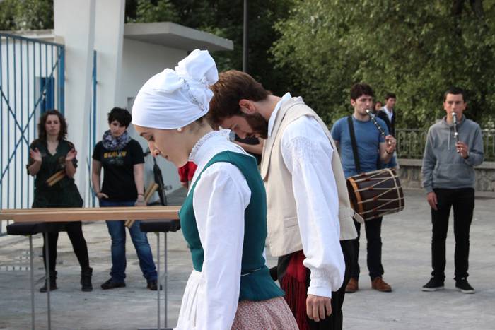 Koloreak, Berazubiko gizonari jarriak 16 1434802167273