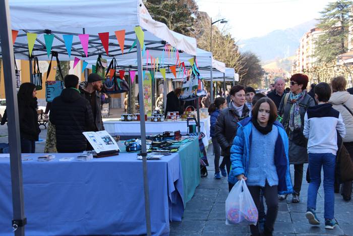 azoka solidarioa 33 1425726617338