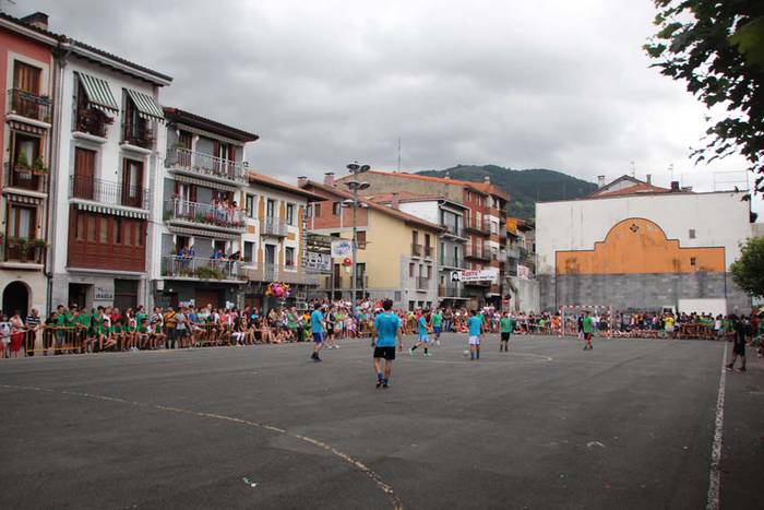 Santio jaietako futbito txapelketa 2015 2 1438009765216