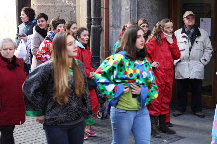 Kaleko giroa, Ostegun Gizena 2015 46 1423757969258