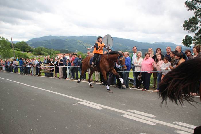 Abaltzisketa San Joan festak zaldi 4 1466967257417