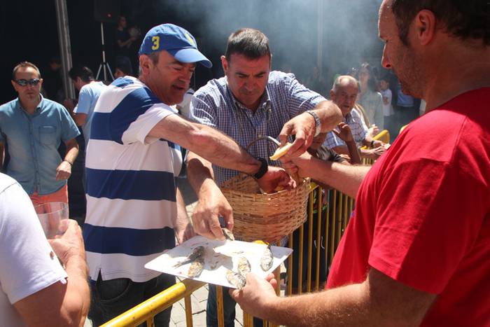 Haurrak jolasean, helduak jan eta edanean 69 1468672486764