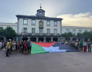 Atxiloketak eta tratu txarrak salatu dituzte