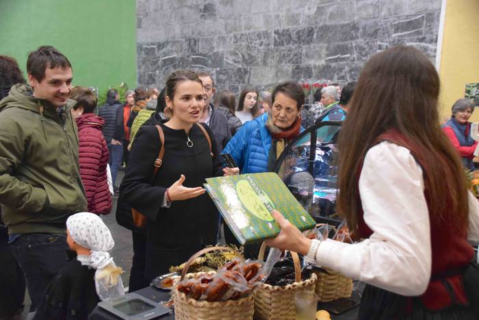 Altzoko azoka berezia 2018 olentzerotan jakin minez 25 1544358833286