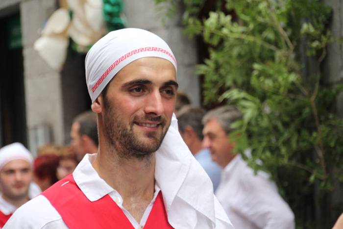 Santuek eta dantzariek poztu 118 1498312842955