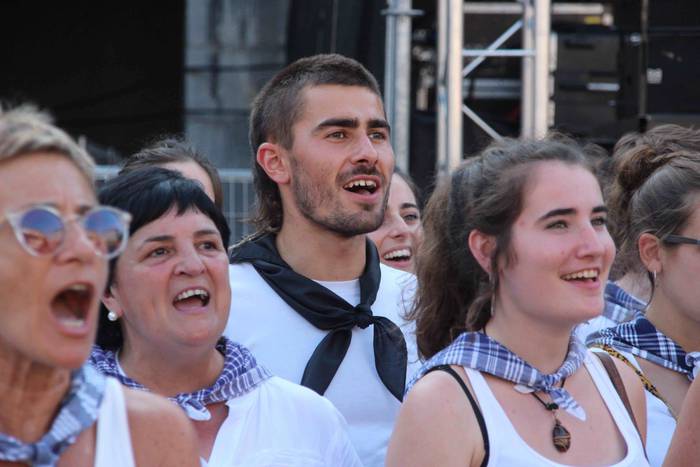 Bero sargoria, sagardoz bust 43 1532981983036