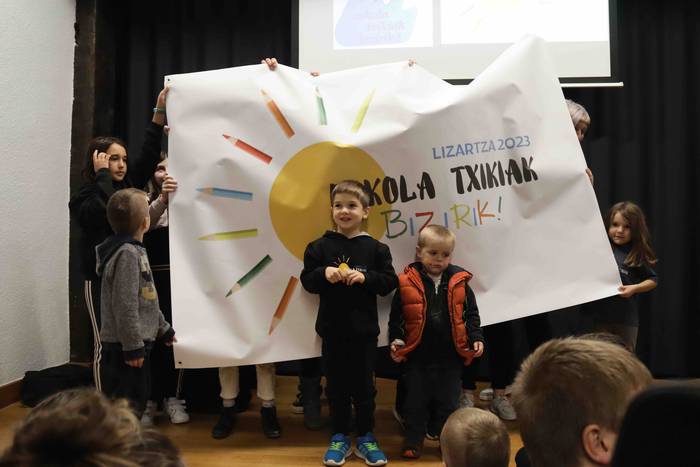 Eskola Txikien Festako logo  23 1668190210567