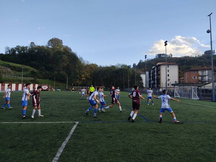 Intxurre Futbol Taldeak Frantzian erail duten tolosarra izango du gogoan