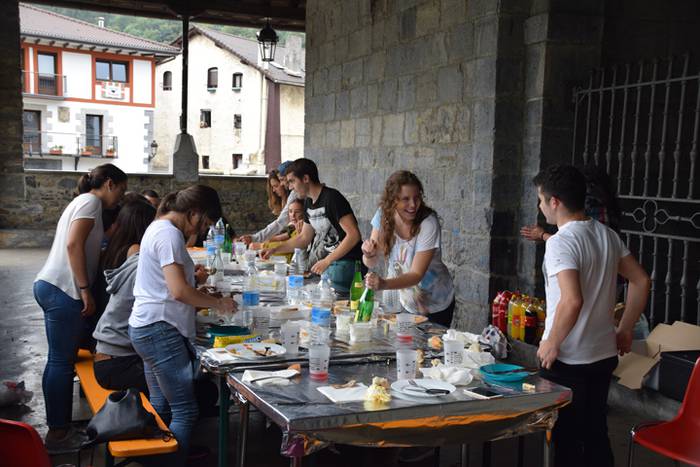 Irurako gazteak herriari bizia ematen 9 1469283688885