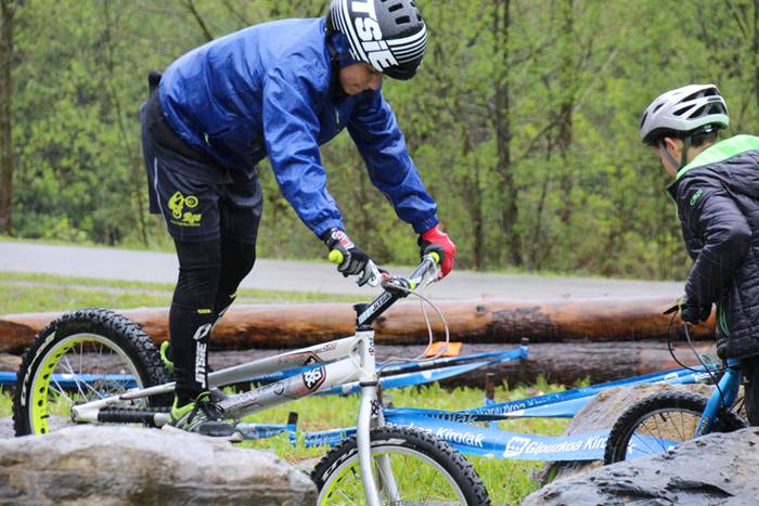 Bi gurpilen gainean  2 1491138387074