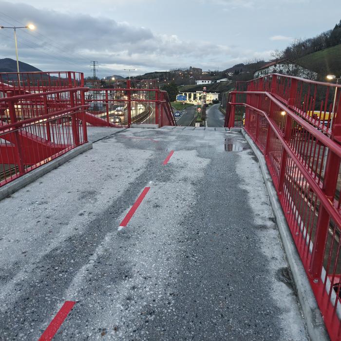 Bidegorri berriaren segurtasun faltak kezka sortu du